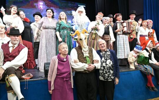 Jõulusoku seiklused ja killuke võlujõudu: Kuidas folkloorirühm „Neevo“ uue aasta vastu võttis